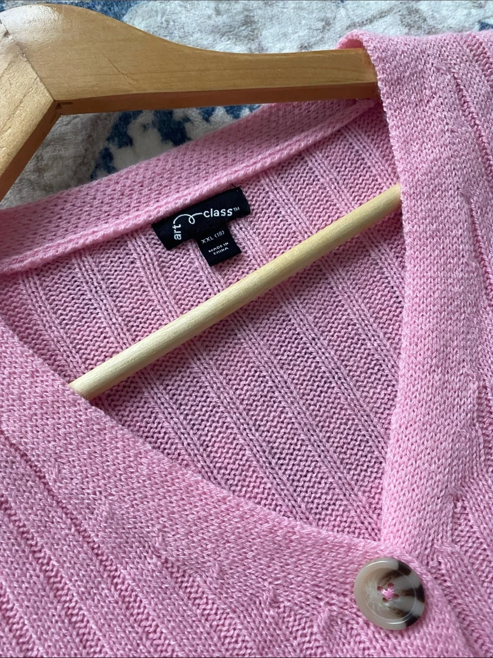 art class Pink Cropped Ribbed V-Neck Button Cardigan